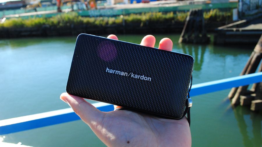  O Harman Kardon que uso, excelente qualidade e ainda posso carregar o celular pelo USB dele. 
